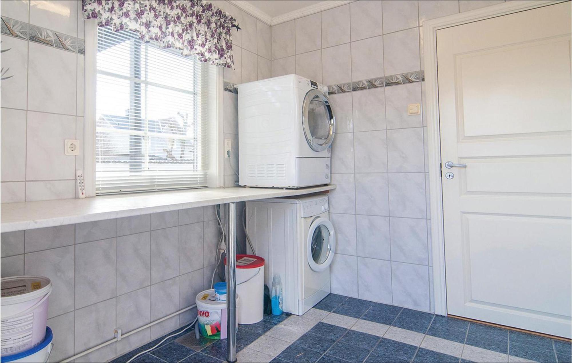 Cozy Apartment In Klintehamn With Wifi Luaran gambar